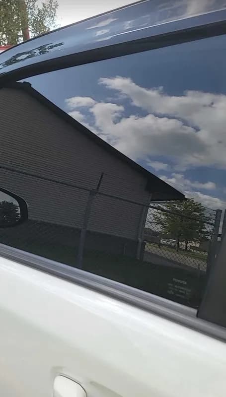 Exterior view - rear quarter window tinted